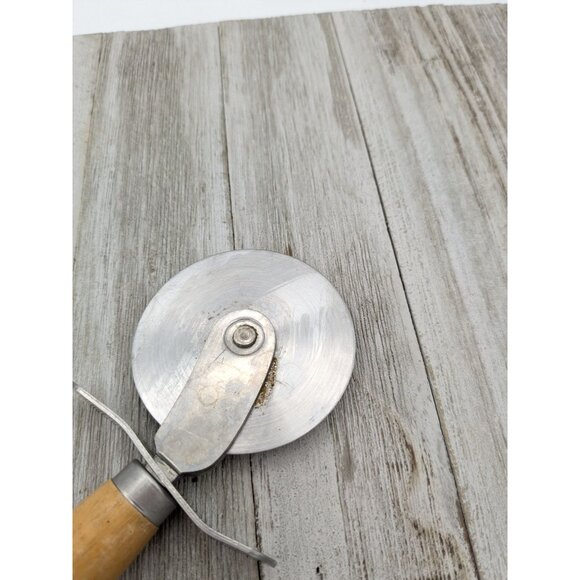 Tony's Pizza Cutter Blade 2 1/2" Diameter 7" Stainless Steel Wood handle - Picture 2 of 8